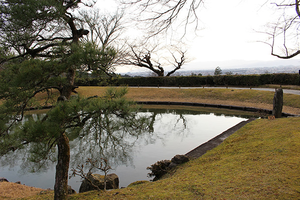 浴龍池のほとりから